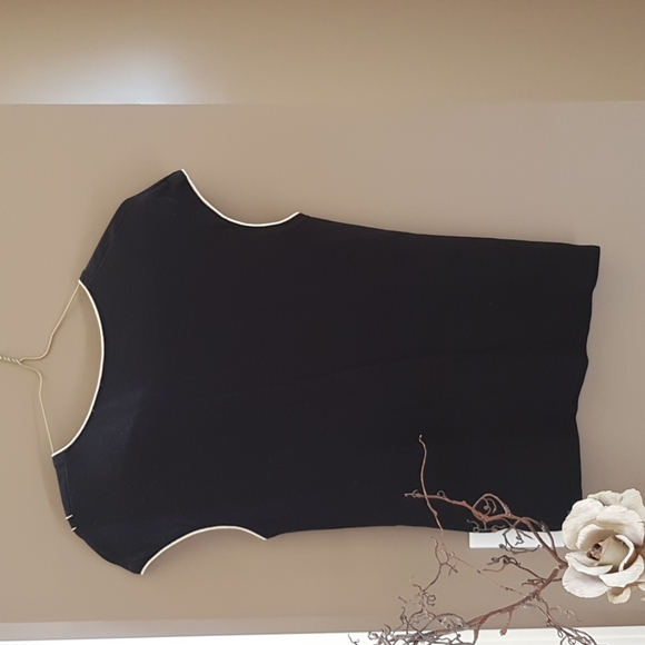 Sleeveless Top - Picture 2 of 3